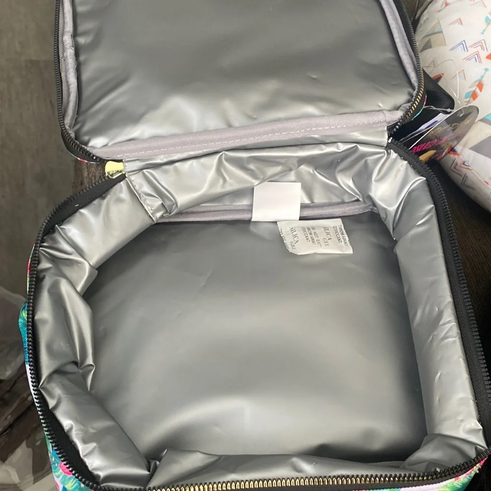 🆕🌸Betsey Johnson Lunch Tote, “Floral”. - Picture 5 of 9